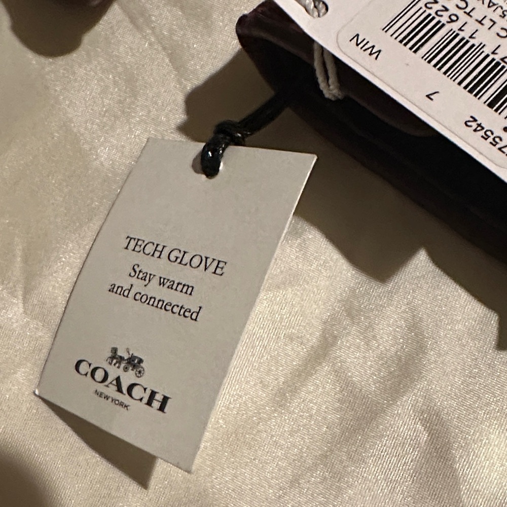 Coach Wine Quilted Sheep Leather Tech Gloves w/Wool Lining - Picture 11 of 14